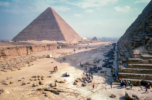 pyramid-2595752_640.jpg